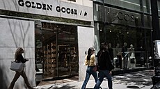 Prodejna znaky Golden Goose v nákupní tvrti Magnificent Mile v americkém...