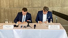Hejtman Libereckého kraje Martin Pta (vlevo) a generální editel eských...
