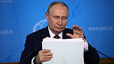 Ruský prezident Vladimir Putin na ruském ministerstvu zahraničí. (14. června...