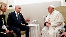 Papež František se na summitu skupiny G7 setkal s americkým prezidentem Joem...