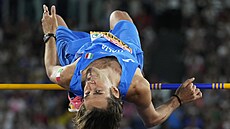 Italský vý�ka� Gianmarco Tamberi ská�e ve finále na mistrovství Evropy v �ím�.