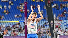 Vý�ka� Jan �tefela tleská po úsp�ném pokusu ve finále mistrovství Evropy v...