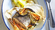 Kapr se zeleninou v papilot�