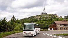 Na parkovit Jetdka zhruba 800 metr pod vrcholem Jetdu zane od 15....