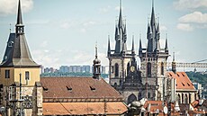 Základnová stanice O2 na st�e�e Nové scény Národního divadla