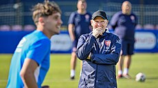 Kou� národního týmu Ivan Ha�ek na tréninku �eské reprezentace.