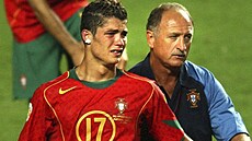 Pla�ícího devatenáctiletého Cristiana Ronalda  trenér Luiz Felipe Scolari...