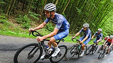 Tým Integray L27 Cycling Team na �ele vedoucí skupiny b�hem L´Etape Czech...