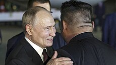 Ruský prezident Vladimir Putin (vlevo) a severokorejský vdce Kim ong-un. (19....