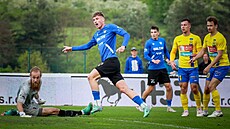 Pavel Svatek st�ílí gól.