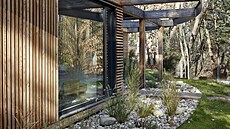 D�m architekti ponechali zám�rn� bez povrchové úpravy, aby mu finální podobu...