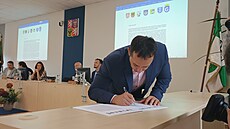 Starostové dopis adresovaný ministru Raku�anovi podepsali v úterý na spole�ném...