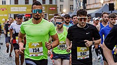 Olomoucké ulice opt zaplnili bci, kteí vyrazili na tra plmaratonu.