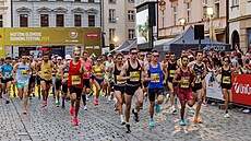 Olomoucké ulice opt zaplnili bci, kteí vyrazili na tra plmaratonu.