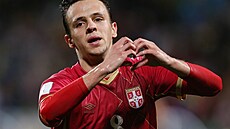 Nemanja Maksimovi� ze Srbska slaví sv�j gól ve finále MS do 20 let