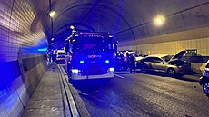 Hromadná nehoda uzav�ela Bubene�ský a Dejvický tunel (12. �ervna 2024)