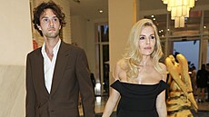 Oli Green a Sienna Millerová v Cannes (18. kv�tna 2024)