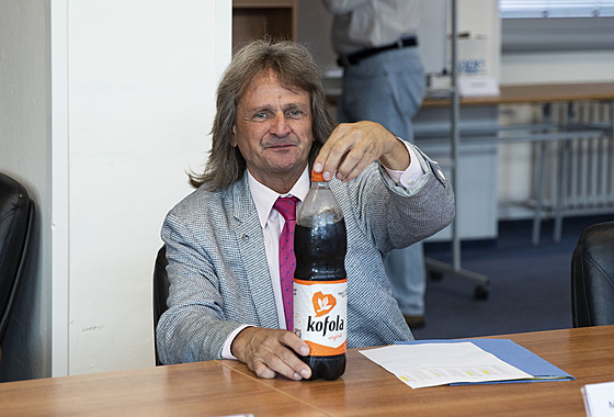 Miroslav evík se úastní zasedání akademického senátu na Národohospodáské...