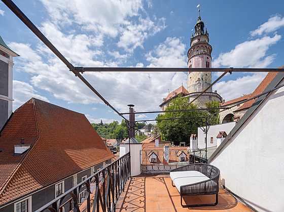 Malí, ilustrátor a grafik Jindra apek se po návratu z dlouhé emigrace usadil...