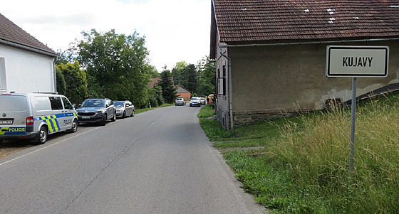 Mrtvý ptaticetiletý cyklista byl nalezen v nedli odpoledne u silnice na...