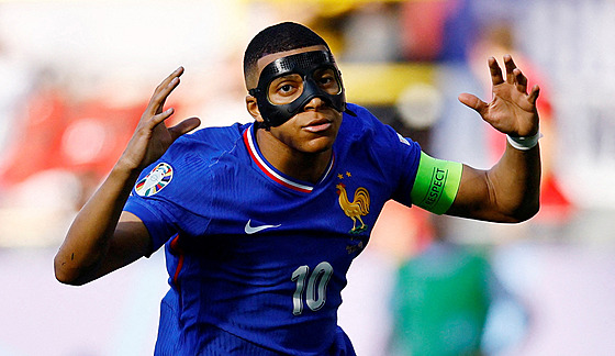 Francouzský útoník Kylian Mbappé slaví gól proti Polsku.