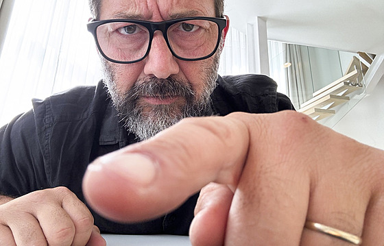 Nutkání zase si kliknout - a následné vý�itky. Porno a pocit smutku mohou...