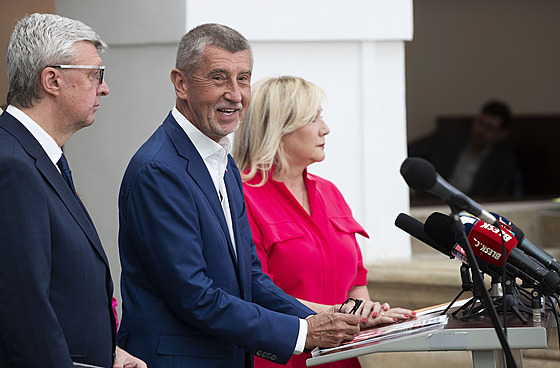 Hnutí ANO Andreje Babie má podle agentury Median anci vyhrát volby se tetinou získaných hlas. Kdy se po volbách nedomluví se SPOLU, muselo by pibrat dva partnery, aby  mlo ve Snmovn vtinu,