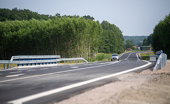 Obchvat Rokytna je zárove pivadem k dálnici D35.