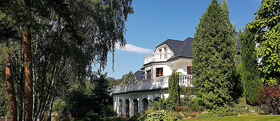 Jiní pohled na dm se zahradou