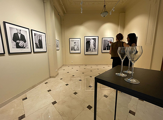 Zahájení výstavy fotografií Tona Stana: STARS BY TONO STANO bhem druhého...