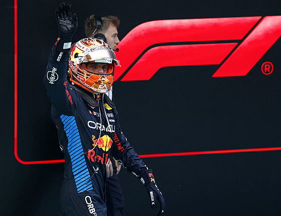 Max Verstappen se raduje z vítzství ve Velké cen panlska.