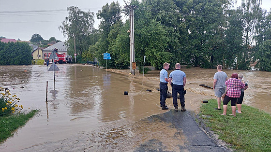 Blesková povode na Perovsku zaplavila a poniila mimo jiné obec ima (27....