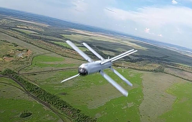 VIDEO: Vzdušný souboj robotů. Ukrajinci sestřelili dron dronem
