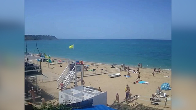 VIDEO: Plážová idyla narušená raketami. Úprk Rusů na Krymu zachytily kamery