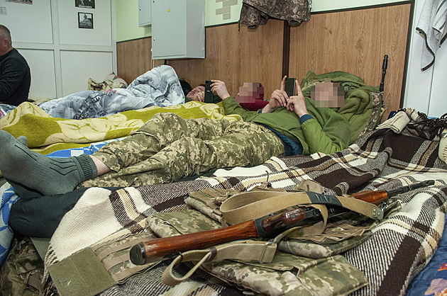 Stres z války je žene do pekla. Ukrajinští vojáci začali propadat hazardu