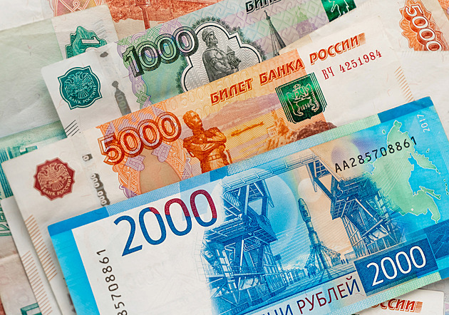 KOMENTÁŘ: Ruské peníze, dobré peníze. Evropa je pomáhala bezpečně vyvádět