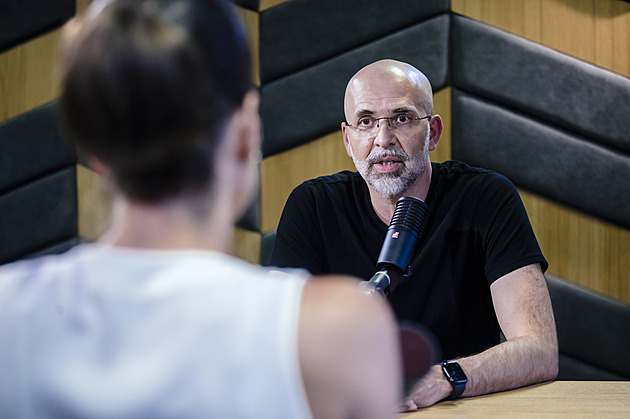 Z velkého třesu do úplného klidu. Neurolog popisuje unikátní léčbu Parkinsona