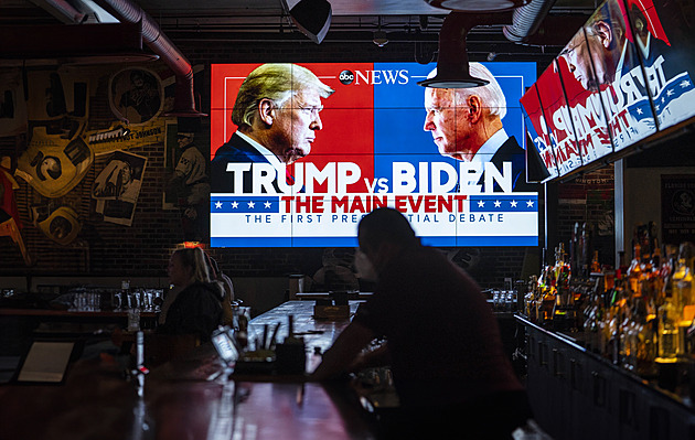 Prezidentská debata Biden vs. Trump čili tři na jednoho. Jak v duelu uspět