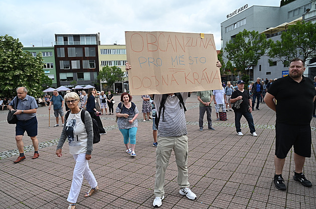 Demonstrace na námstí Míru ve Zlín kvli vysoké dani (erven 2024)