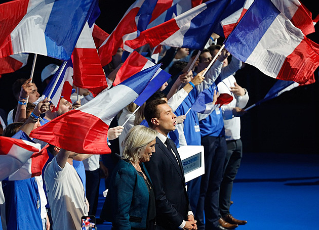 Nacionalisté pro všechny Francouze? Národní sdružení přitahuje ženy i Židy