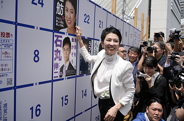 V Tokiu volí nového guvernéra, kampaň provází i erotika