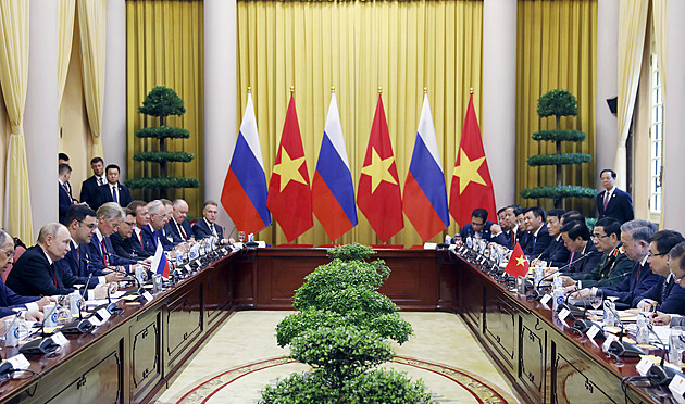 Chceme posílit vztahy, řekl vietnamský prezident Putinovi. Chválil úspěchy Ruska