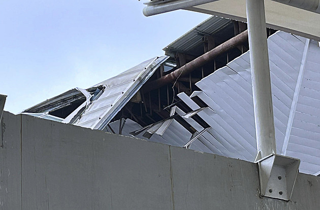 Na letišti v Novém Dillí se zřítila střecha terminálu. Jeden člověk zahynul