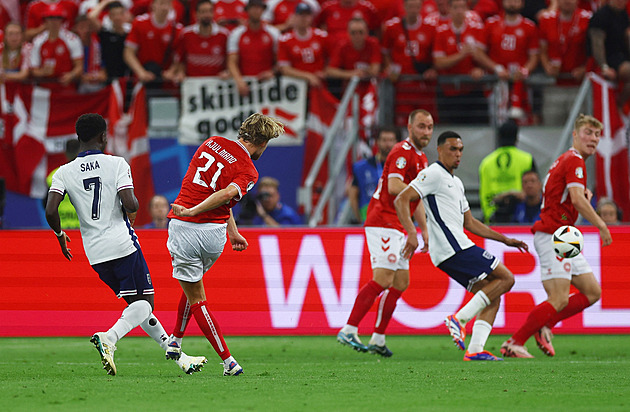 Dánsko - Anglie 1:1, plachý výkon favoritů. Remízu vystřelil Hjulmand