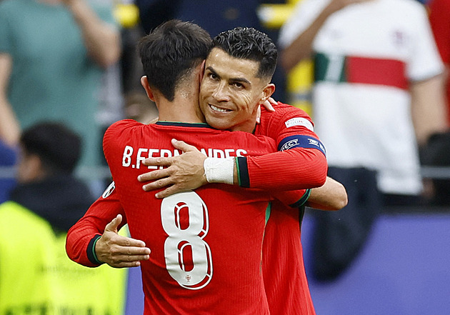 Turecko - Portugalsko 0:3, kuriózní vlastní gól, Ronaldo v roli asistenta