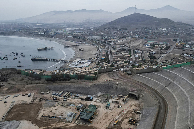 USA zaspaly. Čínská přístavní strategie funguje, přebírá si přístav v Peru