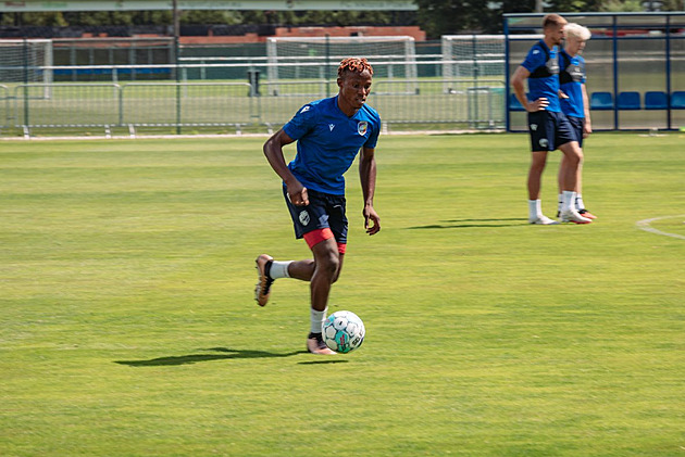 Plzeň získala útočníka Bella natrvalo, zkouší i odchovance PSG