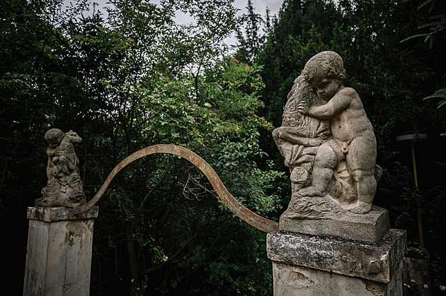 Praha koupí zámek Veleslavín i Národní dům na Vinohradech, rozhodli radní
