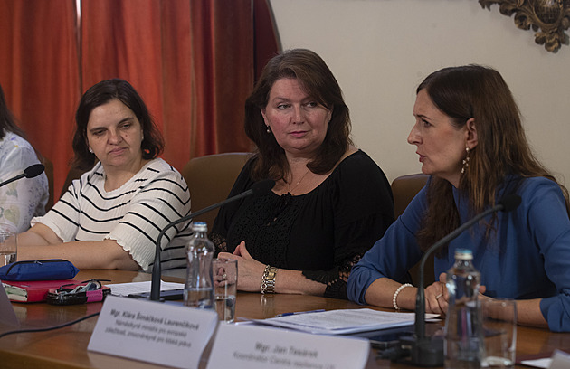 Šimáčková Laurenčíková s novou vládou končí jako zmocněnkyně pro lidská práva