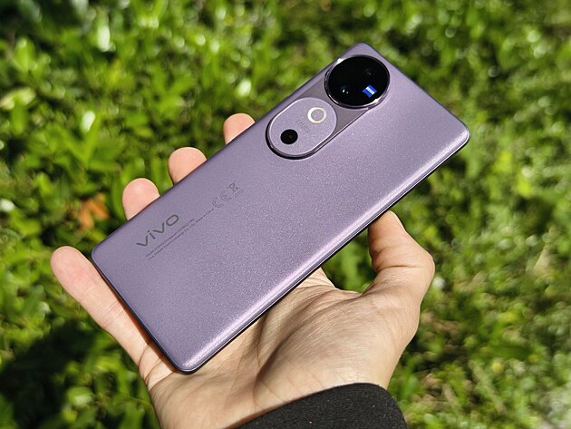 Vivo V40